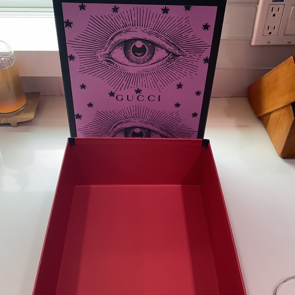 Gucci empty box ❤️ 🤗 ❤️😍👏🤗 - Picture 2 of 6